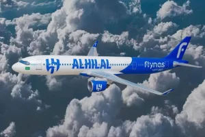 الهلال يلامس السماء بطائرة خاصة تحمل علامته التجارية وهويته.