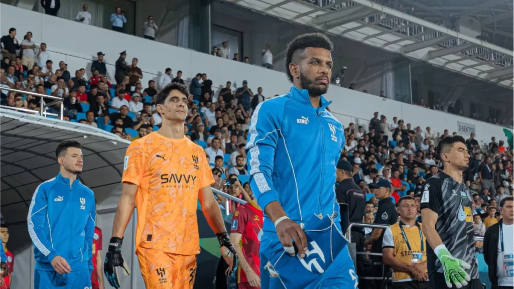 الهلال يستعد للإعلان عن تجديد عقد نجم الفريق .. تفاصيل العقد