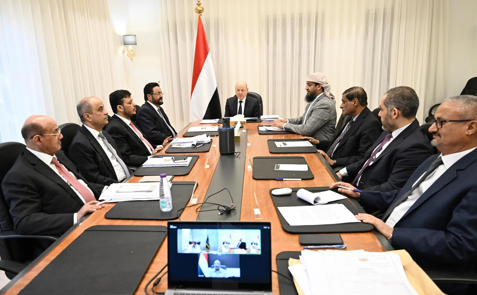 بعد عدم قبول السعودية تقديم المنحة حكومة عدن تعتمد على