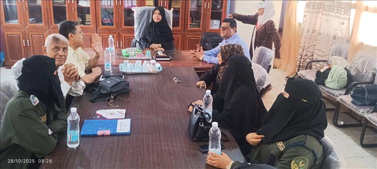 أمن عدن يدشّن برنامجًا توعويًا حول مخاطر الابتزاز الإلكتروني والمخدرات