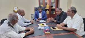 محافظ حضرموت يتفقد مستشفى بضه في وادي دوعن ويثني على جودة الخدمات الطبية المقدمة