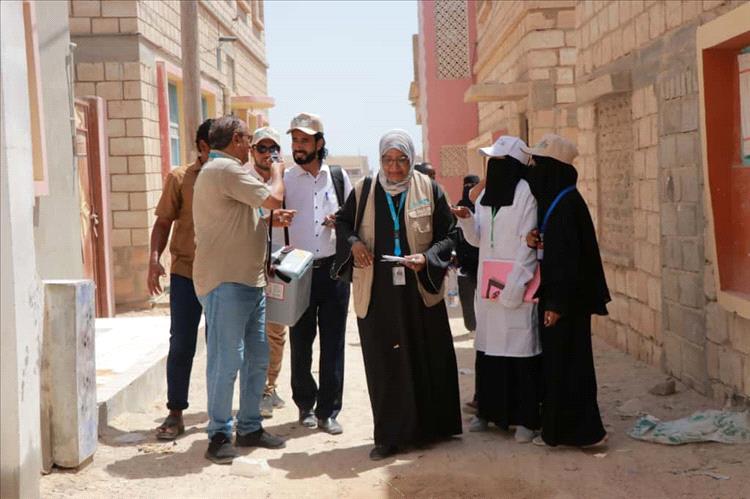 وفد من الصحة ومنظمة اليونيسيف يطلعون على نتائج حملة التحصين ضد شلل الأطفال بمديرية الشحر