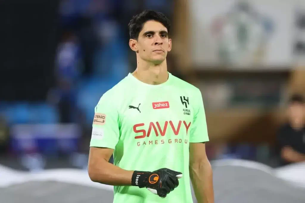 ياسين بونو يكسر عقدة "الإنماء" بعد فوز الهلال على الاتحاد