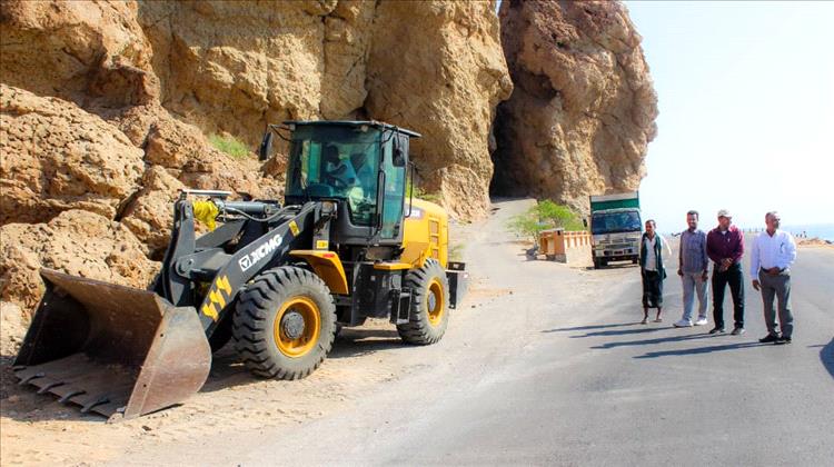 مدير عام بروم ميفع يتفقد أعمال صيانة وردميات حواف الخط الدولي موقع الرضم - الشقين