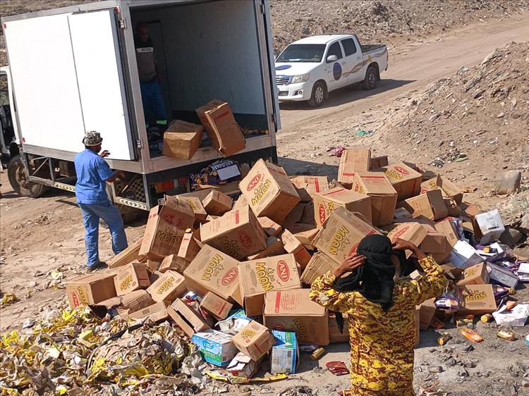 صحة البيئة بالمنصورة تتلف 4 أطنان من المواد غير الصالحة للاستهلاك