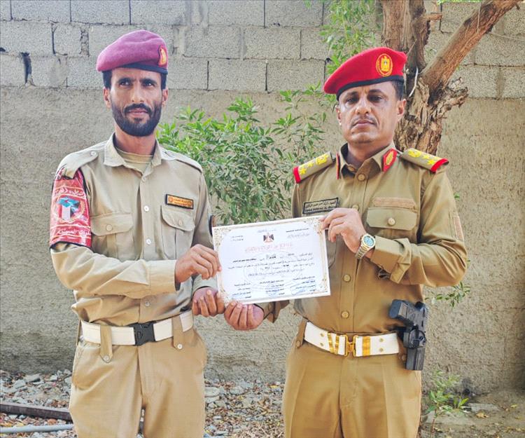 قائد الشرطة العسكرية يكرّم عدداً من ضباط اللواء بمناسبة تخرجهم من الدورة 11 قادة السرايا بمعهد تأهيل القادة والاركان بصلاح الدين