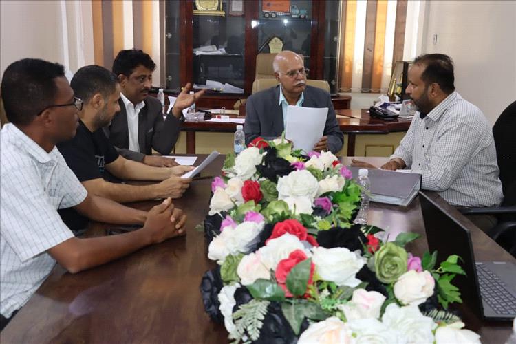 لجنة فنية من وزارة النقل تناقش حادثة احتراق حافلة النقل الجماعي في أبين