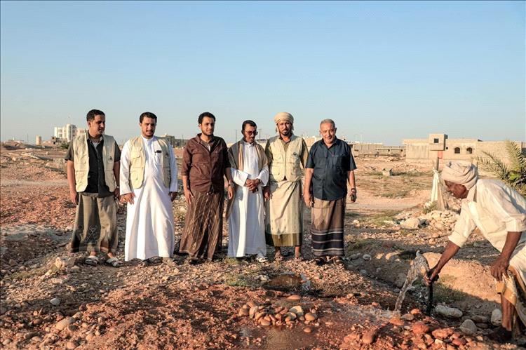 وكيل الشؤون الفنية بالمهرة يدشّن استكمال مشروع شبكة المياه رقم (3) في منطقة محيفيف بطول 4.4 كم