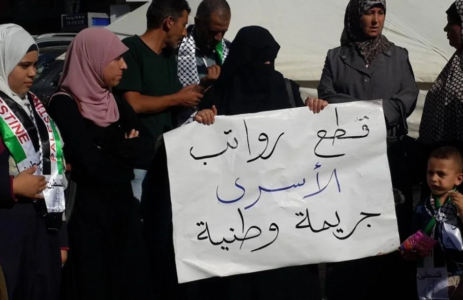 السلطة الفلسطينية توقف رواتب الأسرى بسبب ضغوط دولية وإسرائيل تسعى