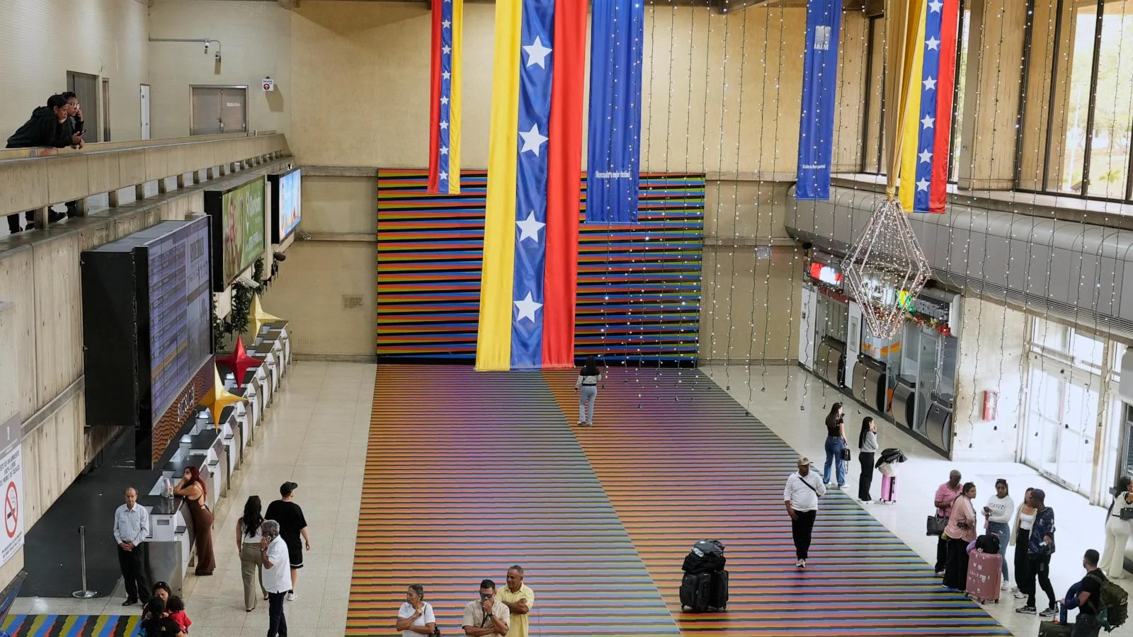 تحذير من الولايات المتحدة وتصاعد الأعمال العسكرية يدفع شركات الطيران