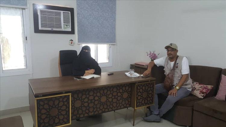 الحكيمي يناقش مع  مؤسسة السمو لتنمية المرأة و الطفل كيفية مشاركة المؤسسة في قضايا المناصرة بالمكلا