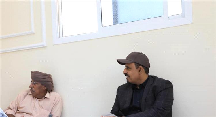 محافظ حضرموت يقدّم واجب العزاء في وفاة الشخصية الاجتماعية الشيخ عيضة بن صالح بن مرعي بن ماضي