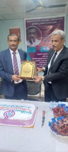 اخبار المناطق – مستشفى الأمومة والطفولة في شبوة يكرم الطبيب الإنساني الدكتور محسن الشكليه