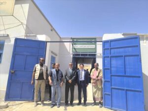 اخبار المناطق – وفد من وزارة التربية يزور مشروع تقديم الوجبات الساخنة في المطبخ المدرسي في مديرية ت