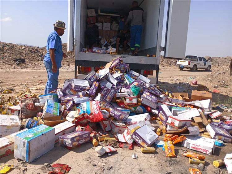 صحة البيئة بالمنصورة تتلف 4 أطنان من المواد غير الصالحة للاستهلاك.