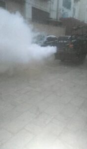 اخبار عدن – إدارة صحة البيئة في مديرية التواهي تقوم بتنفيذ حملة رش ضبابي شاملة لمكافحة الحشرات الناقلة.