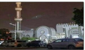 اخبار عدن – إغلاق مسجد الشوكاني نتيجة نزاع حول الإمامة