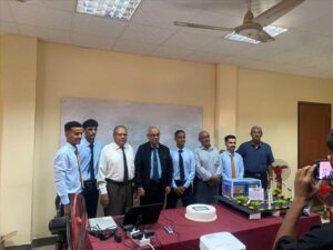 اخبار عدن – ابتكار شاب من عدن… مشروع تخرج يتحول إلى نظام ذكي لإدارة المواقف.