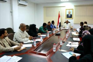 اخبار عدن – اجتماع برئاسة نائب وزير الصناعة يستعرض تعزيز التنمية الاقتصادية في قطاع الأدوية وتوطينه