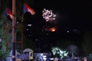 اخبار عدن – التواهي تحتفل بالذكرى الثامنة والخمسين لعيد الجلاء 30 نوفمبر المجيد بألعاب نارية أضاءت السماء.