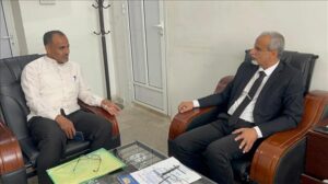 اخبار عدن – الوكيل الشبحي يلتقي مدير مستشفى تريم السنة ويتحدث عن متطلبات المستشفى