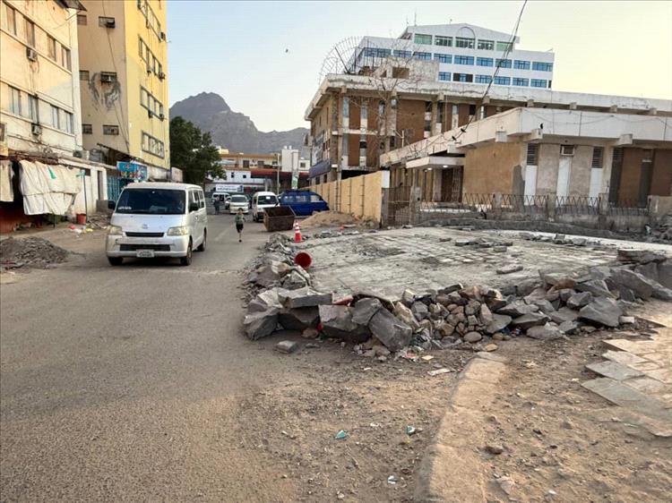 تدشين العمل بإنشاء مصدات السيول في حي الكبسة بالمعلا