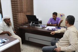 اخبار عدن – رئيس لجنة الخدمات في خورمكسر يناقش مع لجنة شركة الغاز سبل تنظيم عمل موزعي الغاز