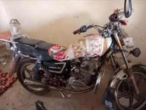 اخبار عدن – قوات الاستقرار في لودر تقبض على شخص متهم بسرقة دراجة نارية خلال ساعة من استلام البلاغ.