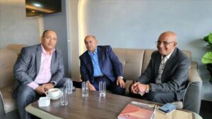 اخبار عدن – محافظ حضرموت ونائب وزير الصناعة والتجارة يناقشان تحسين الأداء الرقابي وتعزيز الفعالية