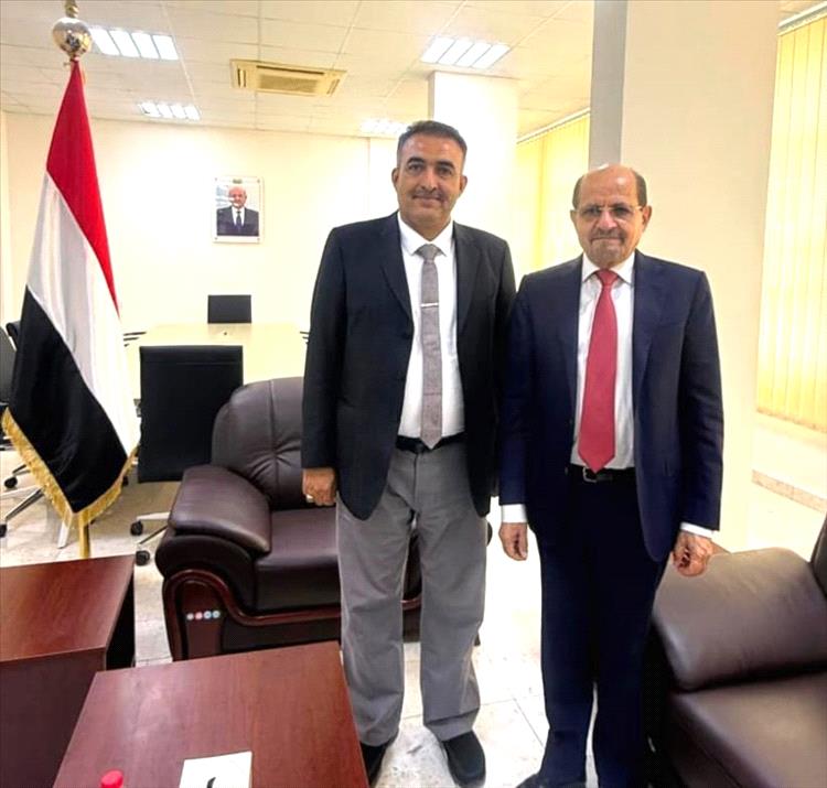 وزير الخارجية يلتقي وكيل محافظة أبين في عدن لبحث الهجرة غير الشرعية والأوضاع الدبلوماسية
