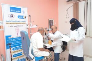 اخبار عدن – وصول مختص دولي في طب العيون إلى عدن لإجراء فحوصات وعمليات متطورة