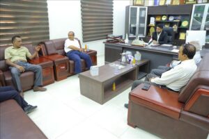 اخبار وردت الآن – رئيس جامعة المهرة يجتمع مع فريق تحرير مجلة الجامعة للعلوم الإنسانية