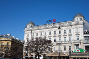 البنك الصناعي والتجاري الصيني يفتح قبوًا لتعزيز طموحات الذهب في هونغ كونغ