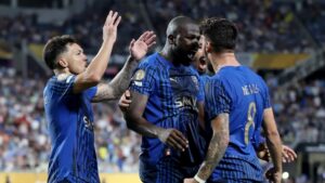 الهلال السعودي ينجز المفاوضات ويتوصل إلى اتفاق مع نجميه لتجديد العقود