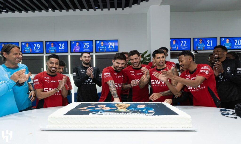 الهلال السعودي يصطدم بعقبة الفتح وأزمة الغيابات.. وإنزاجي يحسم مصير ياسين بونو