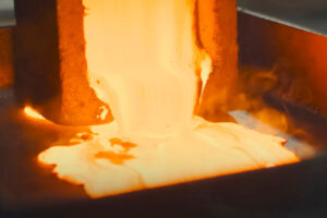 انخفاض أسعار الذهب بنسبة 3% وسط عمليات بيع في السوق