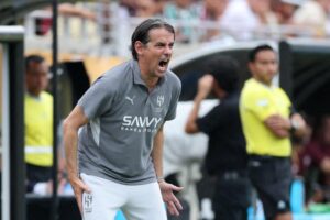 تأثر مدرب الهلال بشدة بعد طرد كوليبالي في مباراة الشباب (فيديو)