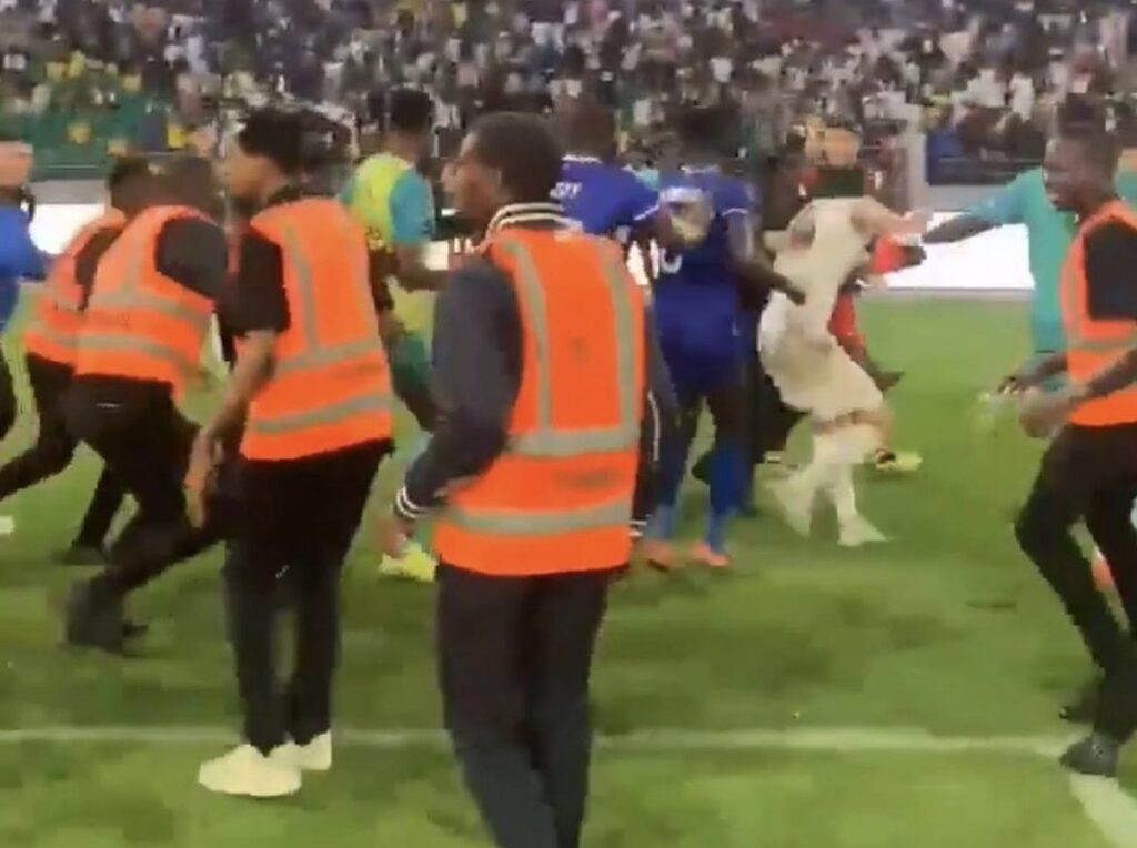 تفاصيل اشتباكات لقاء مولودية الجزائر والهلال في دوري الأبطال - كل الكورة