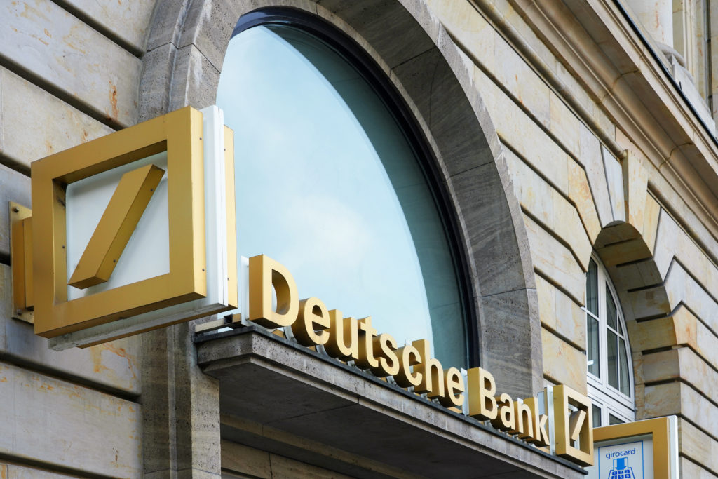 دويتشه بنك يعود لتداول الذهب مع تحقيق أرباح وفيرة