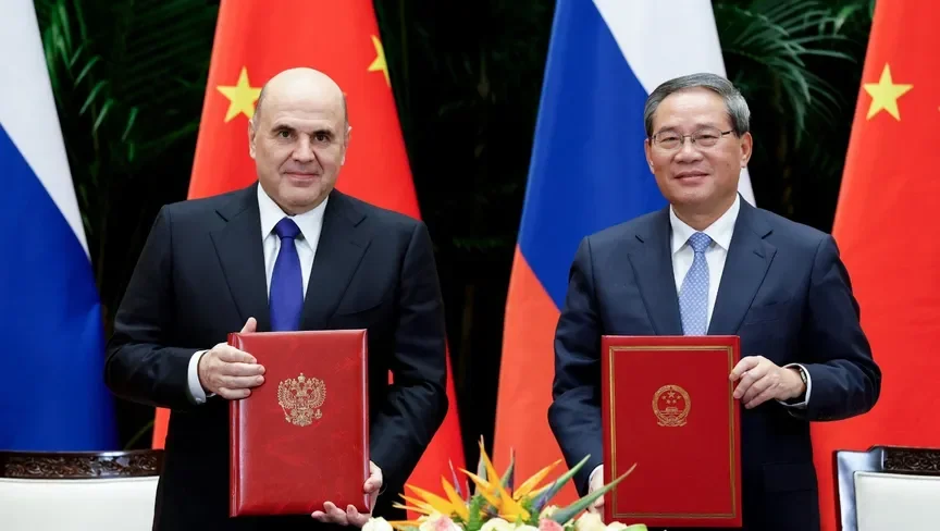 روسيا والصين تتجهان نحو تعاون اقتصادي متين وانهيار الدولار بينهما