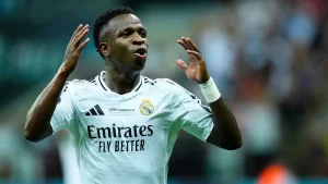 “ريال مدريد” يوجه ضربة قاسية لأندية روشن.. “فينيسيوس” يتخذ قراراً مفاجئاً يقتل آمال الهلال والأهلي في الصفقة الكبرى!