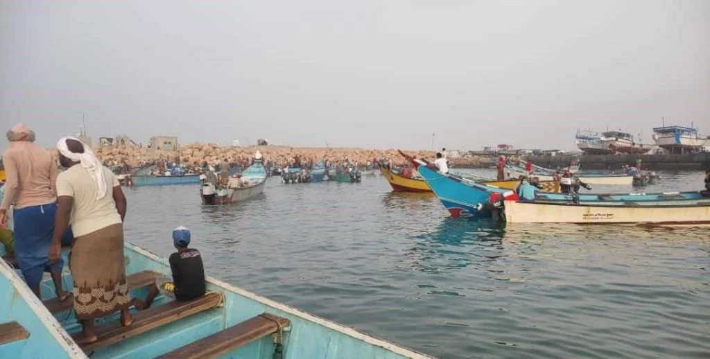 سلطة حضرموت ترفض القرار الرئاسي وتقر استخدام ميناء الشحر رسمياً