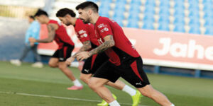 عادت تدريبات القائد العالمي للحياة بوجود 8 لاعبين دوليين قبل استكمال المسيرة.