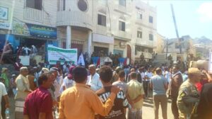 عدن: جرحى حرب 2015 وعائلات الشهداء ينظمون وقفة احتجاجية أمام قصر المعاشيق للمدعاة بحقوقهم