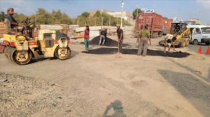 عدن: مدير عام المنصورة يؤكد اهتمامهم بصيانة وتطوير شوارع المنطقة