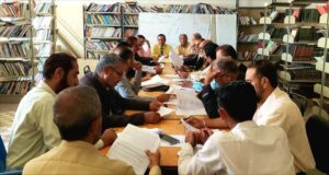 عناوين عدن – تعزيزاً لمستواها الأكاديمي.. كلية الضالع الجامعية تعقد اجتماعها الدوري.