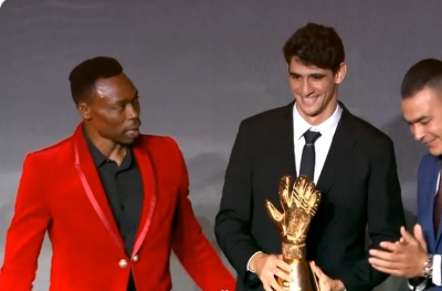 ياسين بونو يتوج بجائزة أفضل حارس مرمى إفريقي لعام 2025