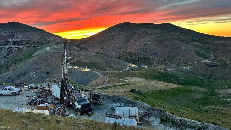 يبدأ باريك مراجعة لتعزيز القدرة على التنبؤ والسلامة