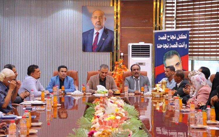 محافظ عدن يفتتح حزمة مشاريع خدمية وتنموية