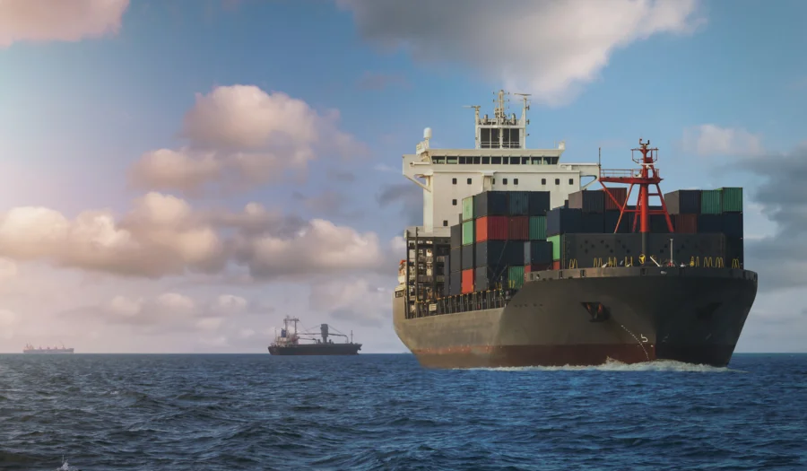 قناة السويس تستعيد عافيتها بشكل حذر انتعاش متأني في البحر